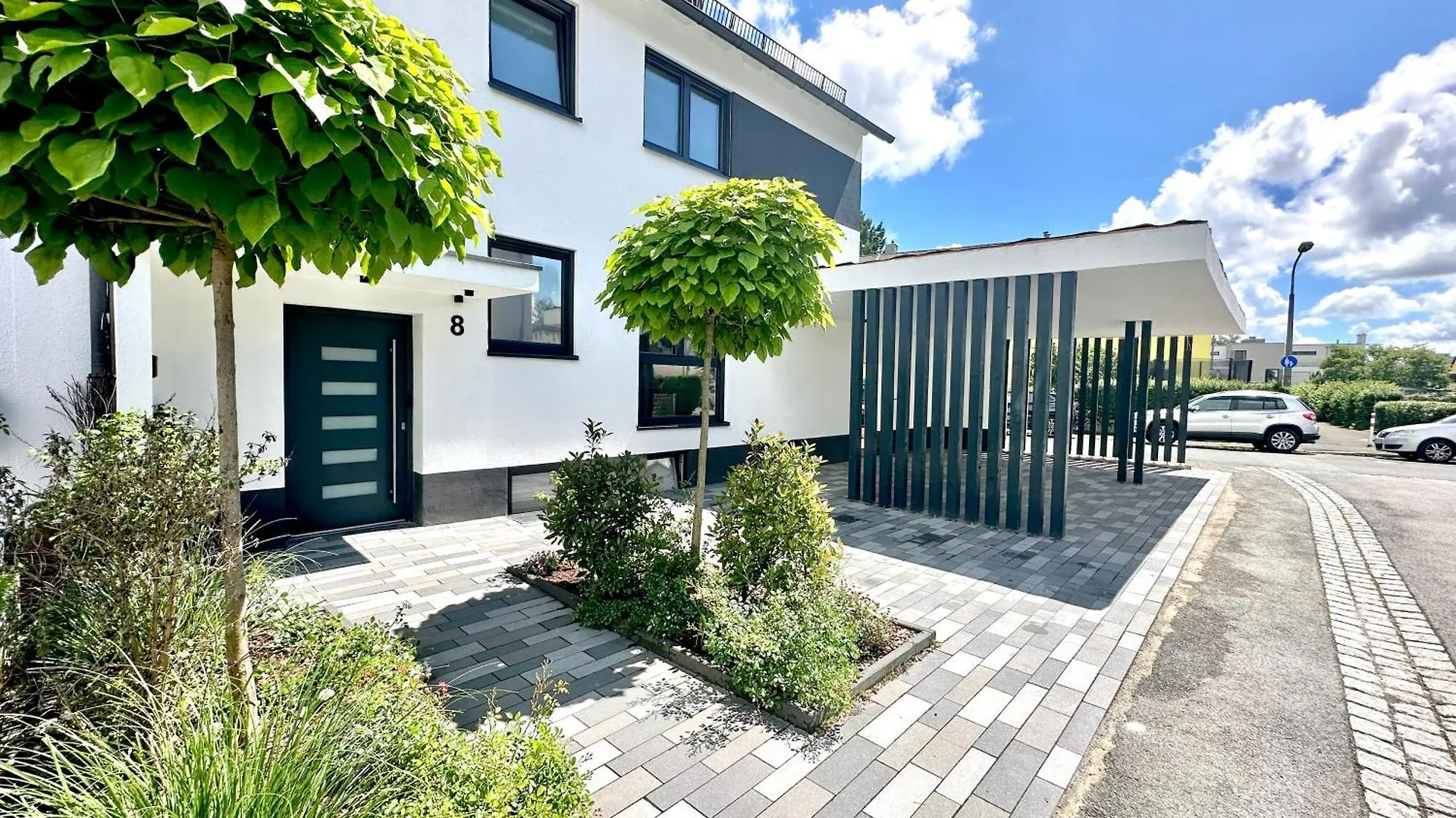 Dayyounglife Mit Terrasse Grill Parkplatz Nuremberg Germany